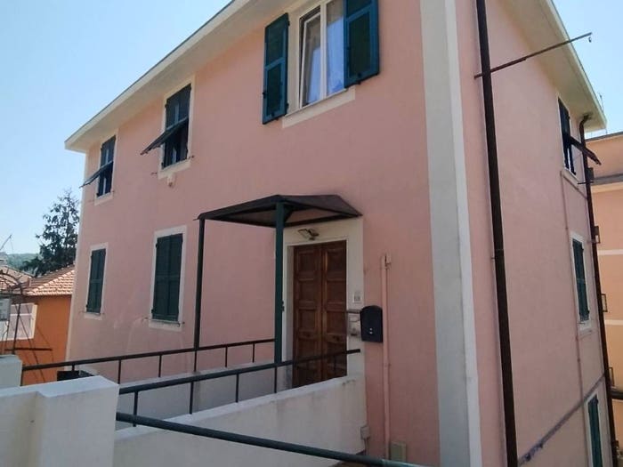 Appartamento con 6 locali in vendita in Via Antonietta Massuccone Mazzini, Bolzaneto, Genova