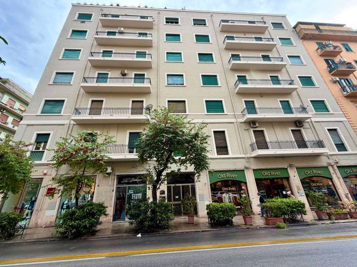Appartamento con 6 locali in vendita in via sciuti, Notarbartolo Sciuti, Palermo