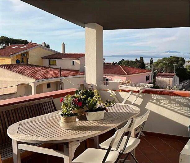 Appartamento quadrilocale in vendita in Via Grazia Deledda, Golfo Aranci