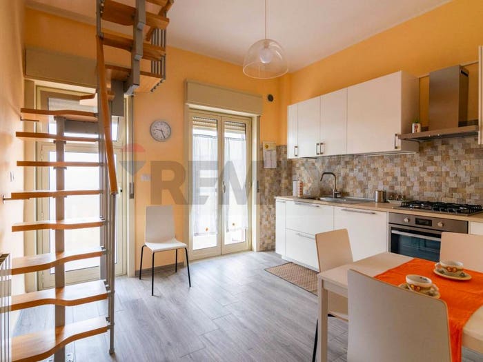 Appartamento con 6 locali in vendita in Corso Indipendenza, Palermo Indipendenza, Catania
