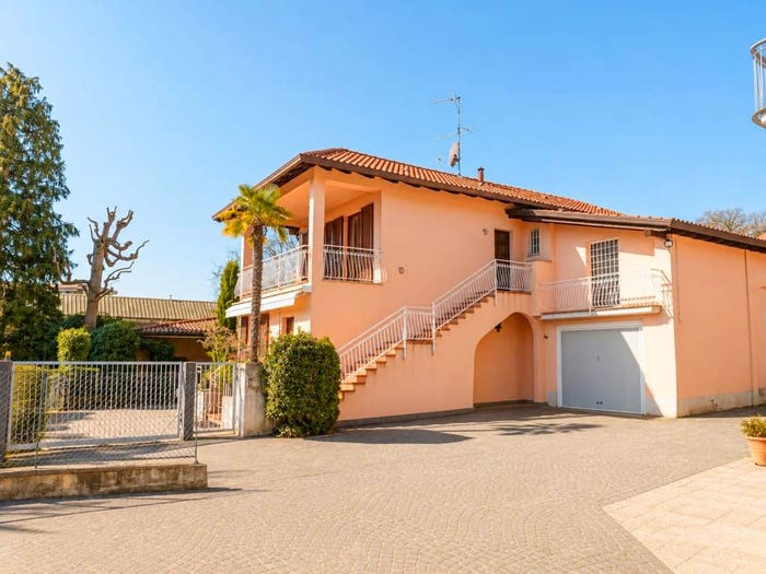 Casa trilocale in vendita in Via Generale Antonio Cantore, Centro, Inverigo