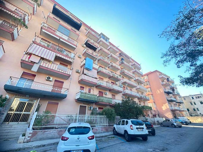 Appartamento quadrilocale in vendita in Via Vincenzo Ajovalasit, Brancaccio, Palermo