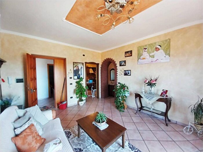 Appartamento con 5 locali in vendita in Via San Pietro, Bonifati