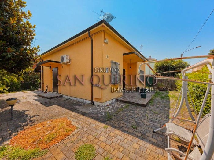 Casa quadrilocale in vendita in VIA MONTEGRAPPA, Centro, Mirandola