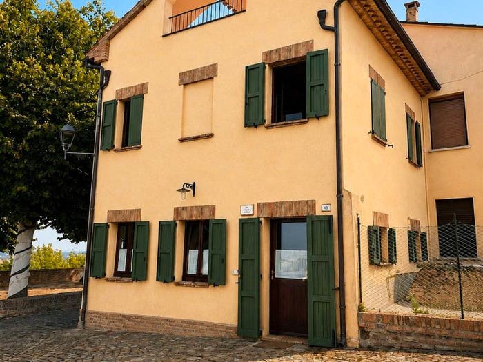 Casa con 5 locali in vendita in Piazza Rossa, Barchi, Terre Roveresche
