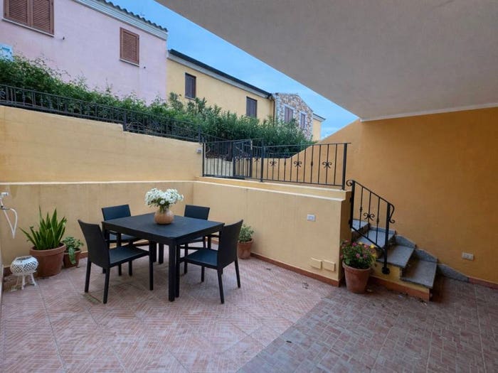 Appartamento trilocale in vendita in via tiscali, Centro, Posada