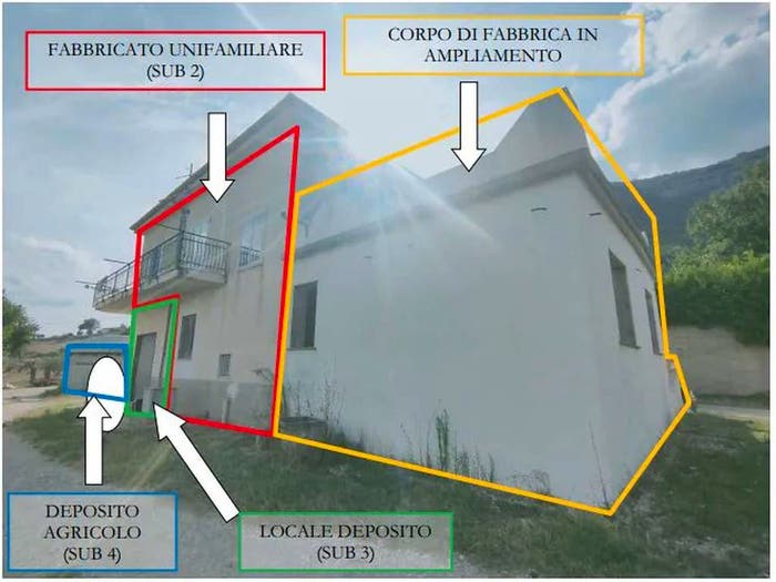Appartamento con 6 locali in vendita in Strada Comunala Spaccatore, Oliveto Citra