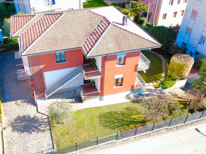 Casa con 6 locali in vendita in Via Dante Alighieri, Centro, Ranica