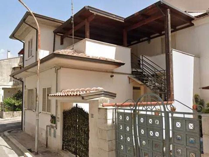 Casa con 6 locali in vendita in Via Cavour, Centro, Cervaro
