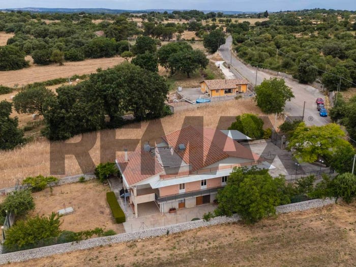 Casa con 6 locali in vendita in Cda Rigolizia, Noto