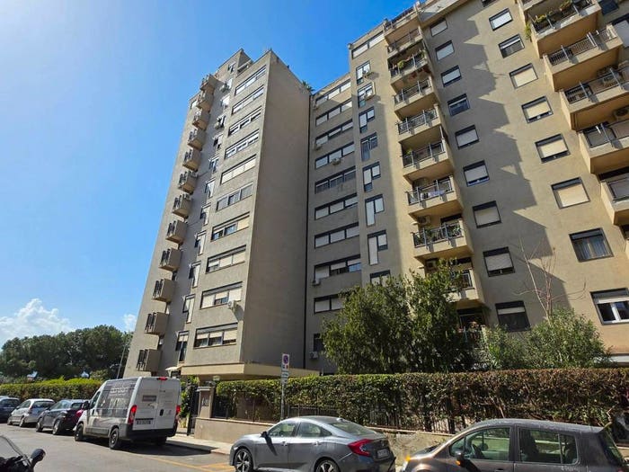 Appartamento con 6 locali in vendita in Via Montecarlo, Strasburgo Belgio, Palermo