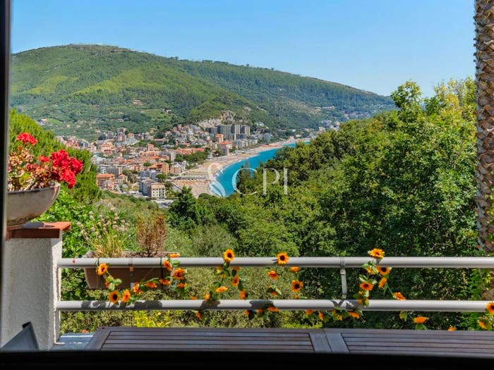 Casa con 6 locali in vendita in Regione Chiariventi, Noli