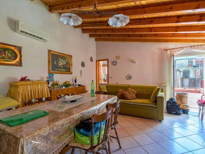Casa con 6 locali in vendita in Via Umberto I, Melia, Mongiuffi Melia