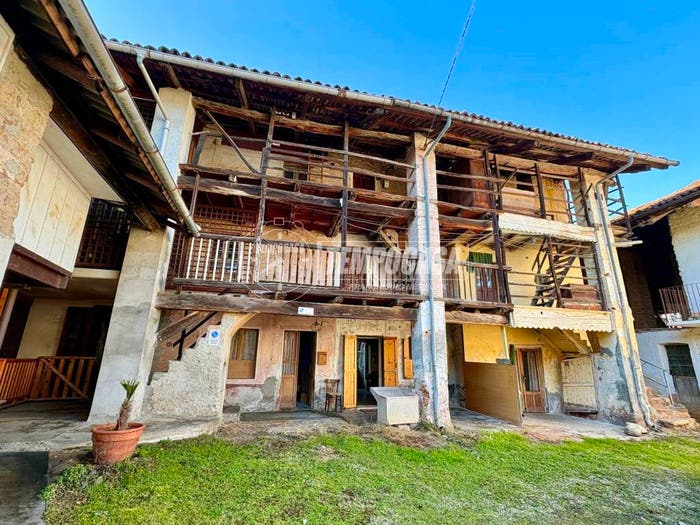 Casa trilocale in vendita in Vicolo Santa Maria, Centro, Giaveno