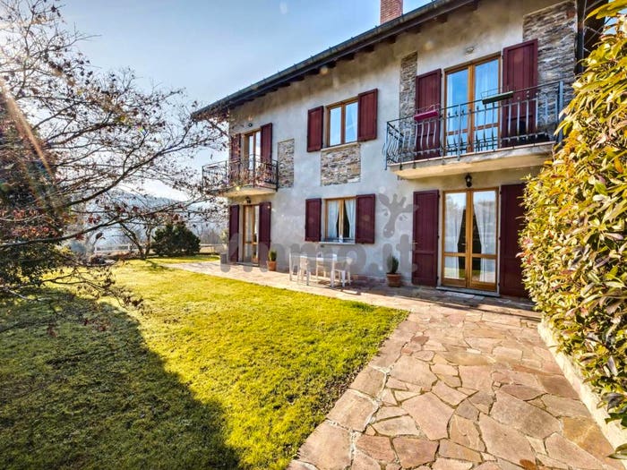Casa con 6 locali in vendita in Via del Cattel, Luino