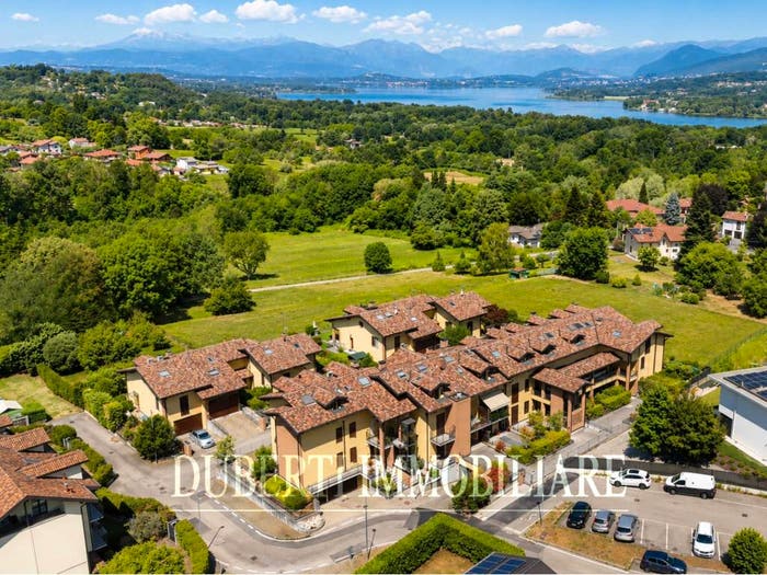 Appartamento quadrilocale in vendita in Via Vincenzo Bellini, Buguggiate