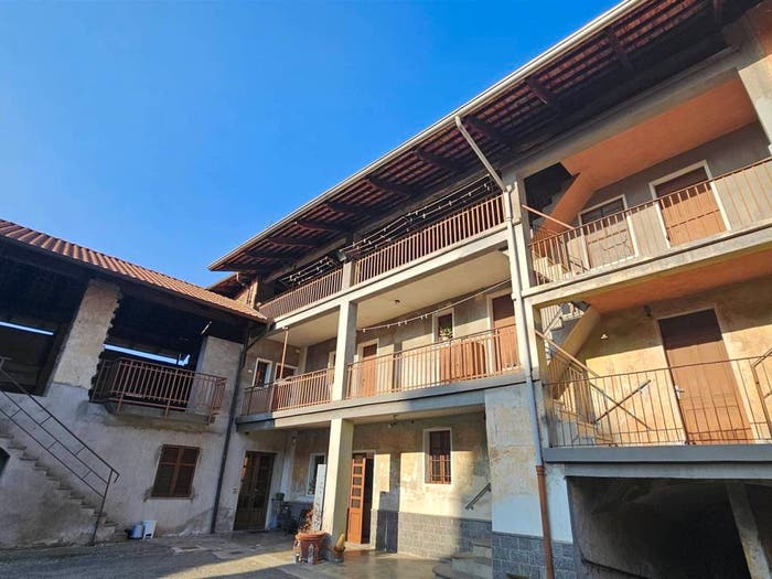 Casa con 6 locali in vendita in via marconi, Candelo