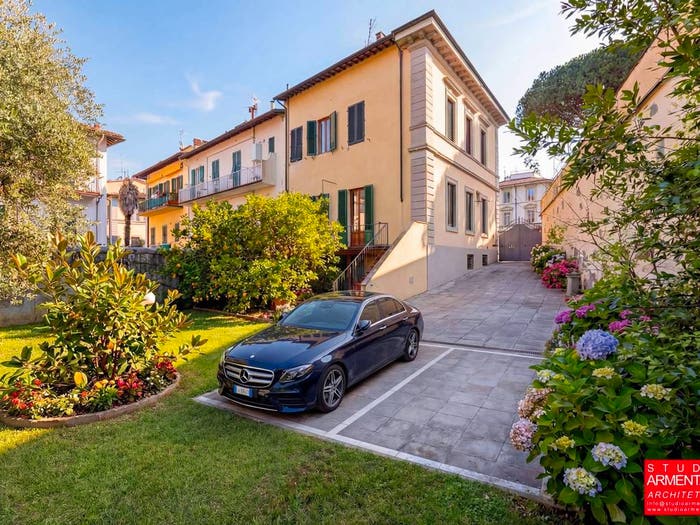 Appartamento con 6 locali in vendita in Viale Edmondo De Amicis, Campo di Marte, Firenze