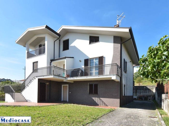 Appartamento quadrilocale in vendita in Via Nicola Moscardelli, Centro, Castel Frentano