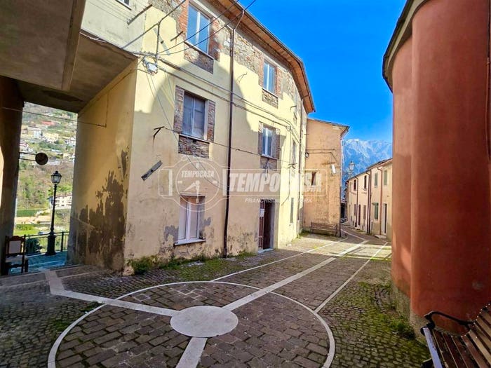 Casa con 6 locali in vendita in Via Santa Maria, San Carlo Antona, Massa