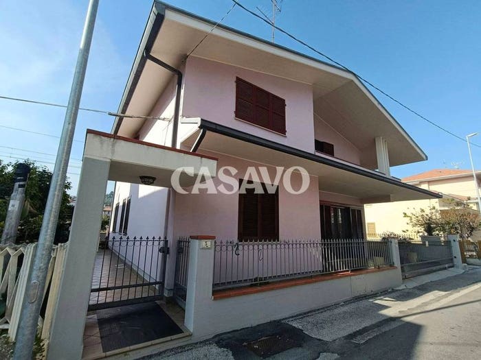 Casa con 6 locali in vendita in Via Arno, Centro, Alba Adriatica