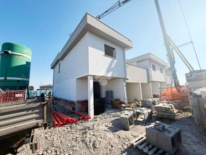 Casa quadrilocale in vendita in Via Alessandro Manzoni, Limido Comasco