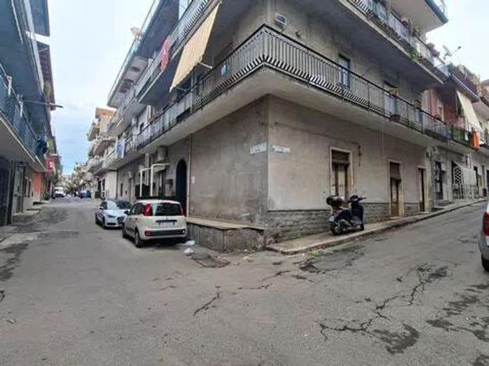 Appartamento trilocale in vendita in Via Rosolino Pilo No Number, Paternò