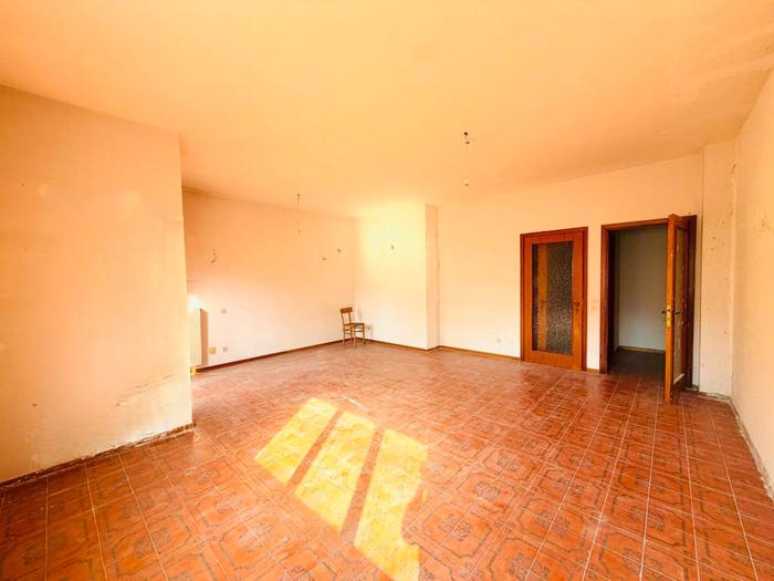 Appartamento con 6 locali in vendita in Viale Roma, Centro, Massa