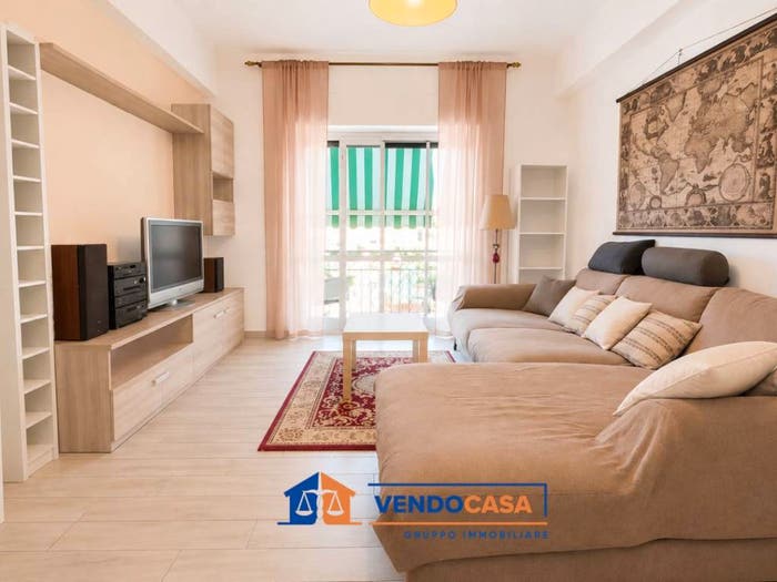 Appartamento con 5 locali in vendita in Via Martiri della Libertà, Porto Maurizio, Imperia