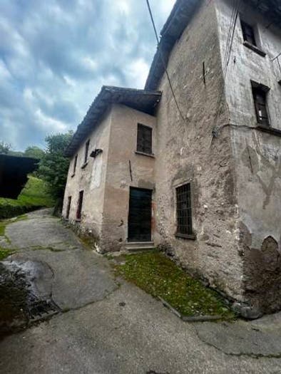 Casa con 6 locali in vendita in Via Cavagna, Bonacina, Lecco