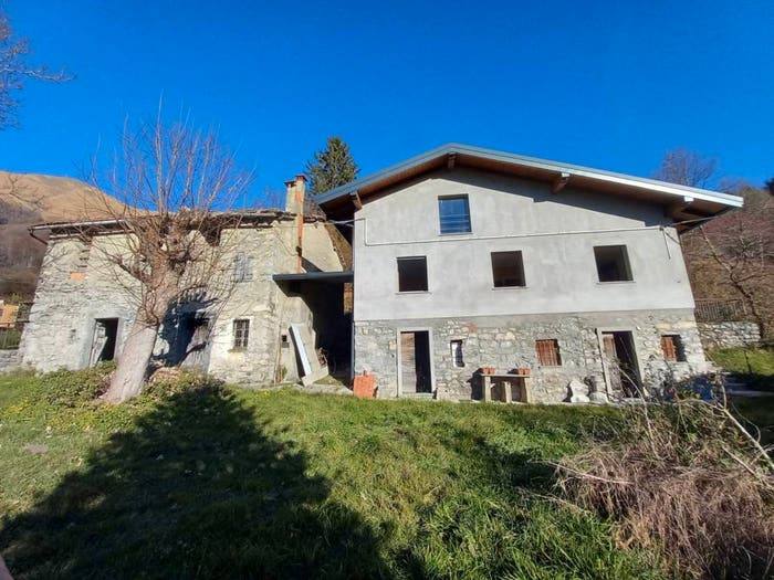 Casa con 6 locali in vendita in Zelbio