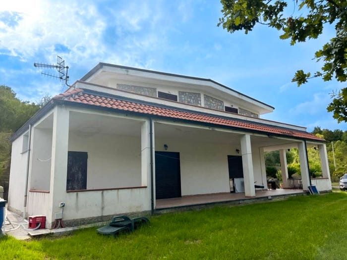 Casa con 5 locali in vendita in Contrada Macchia, Roccagloriosa