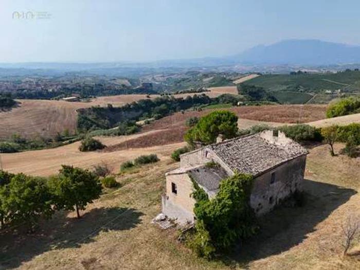 Casa con 6 locali in vendita in Contrada Lava, Offida