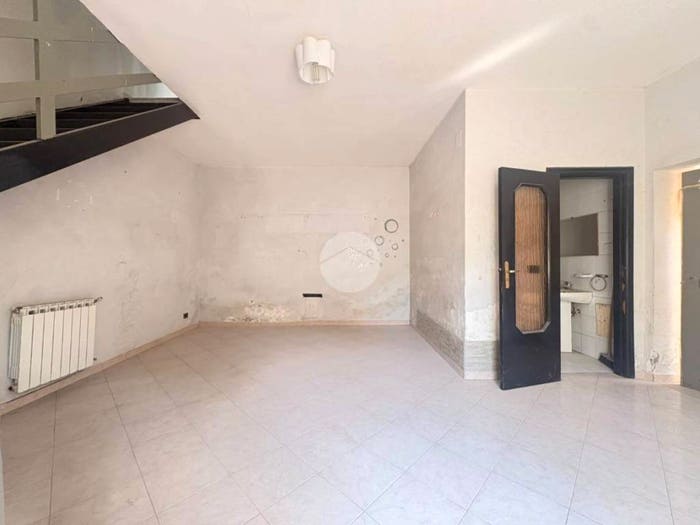 Appartamento trilocale in vendita in Via Archimede, Pianura, Napoli
