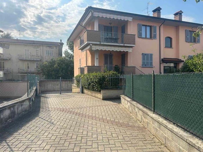 Appartamento trilocale in vendita in Via Papa Giovanni XXIII, Centro, San Giorgio Piacentino