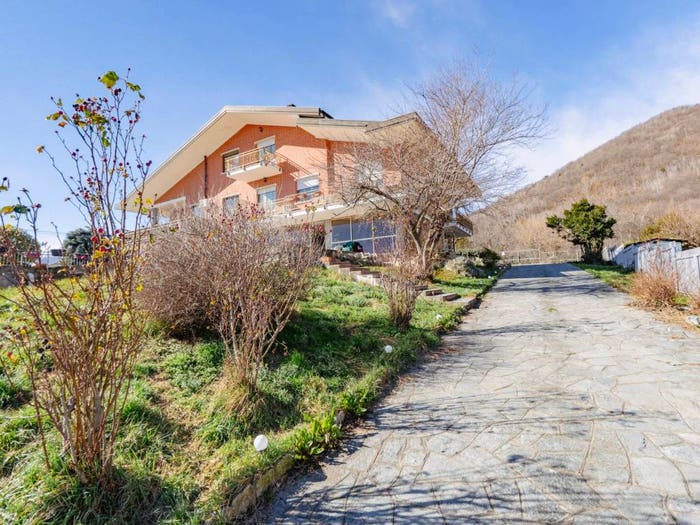 Casa con 6 locali in vendita in Via Villanova, Centro, Giaveno