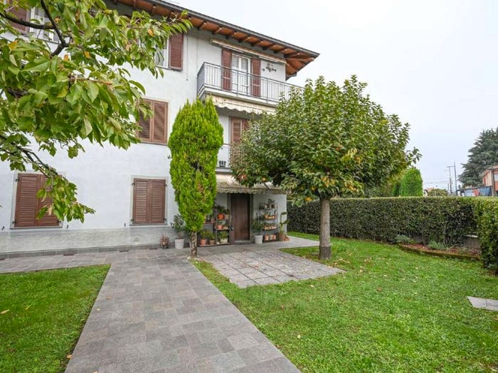 Appartamento trilocale in vendita in via Marconi, Ambivere