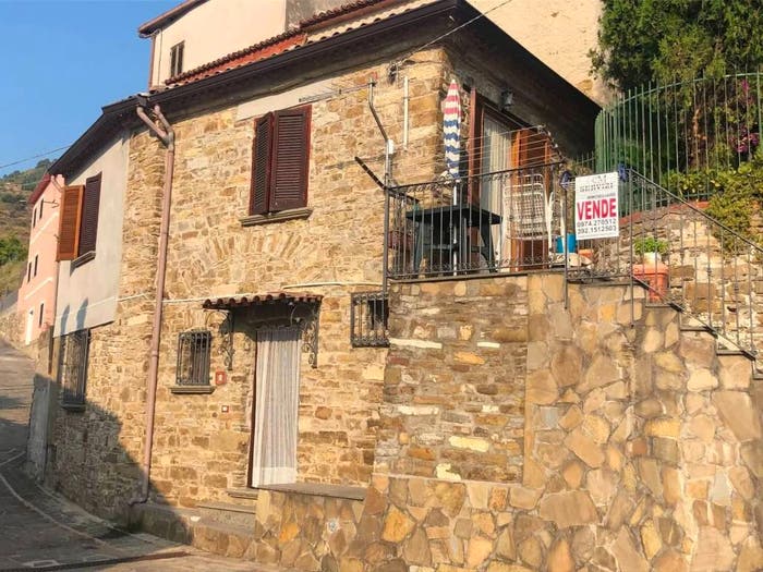 Casa quadrilocale in vendita in Via Xx Settembre, Serramezzana