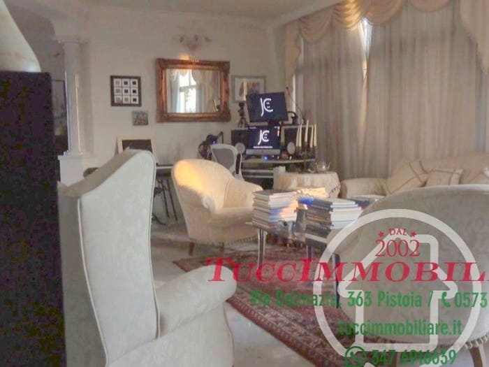 Casa con 6 locali in vendita in Piazza Francesco Betti, Marina di Massa Centro, Massa