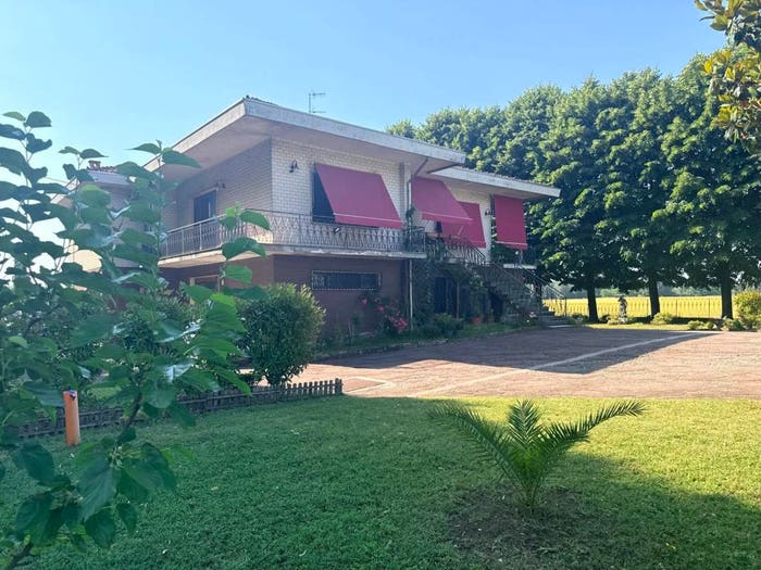 Casa con 5 locali in vendita in Via Ponte Taro, Noceto