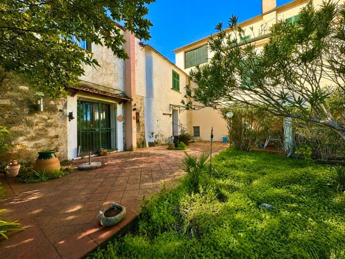Appartamento con 5 locali in vendita in Via Ludovico Ariosto, Poggi, Imperia