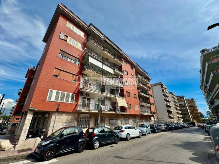 Appartamento trilocale in vendita in Viale Colli Aminei, Colli Aminei Capodimonte, Napoli
