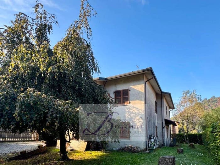 Casa con 6 locali in vendita in Via G Bertini, Viggiù