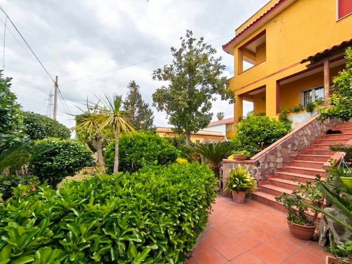 Casa con 6 locali in vendita in Via Vicinale Amodio, Licola Paese, Giugliano in Campania