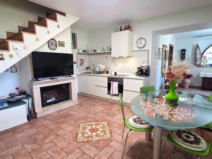 Casa con 6 locali in vendita in Località Scopoli, Carpello Scopoli Casenove Verchiano, Foligno