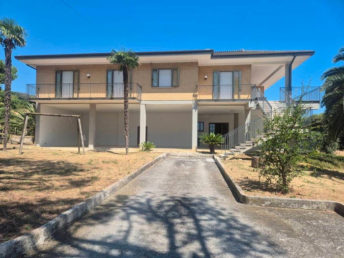 Casa con 6 locali in vendita in Contrada Alberelli, Fermo