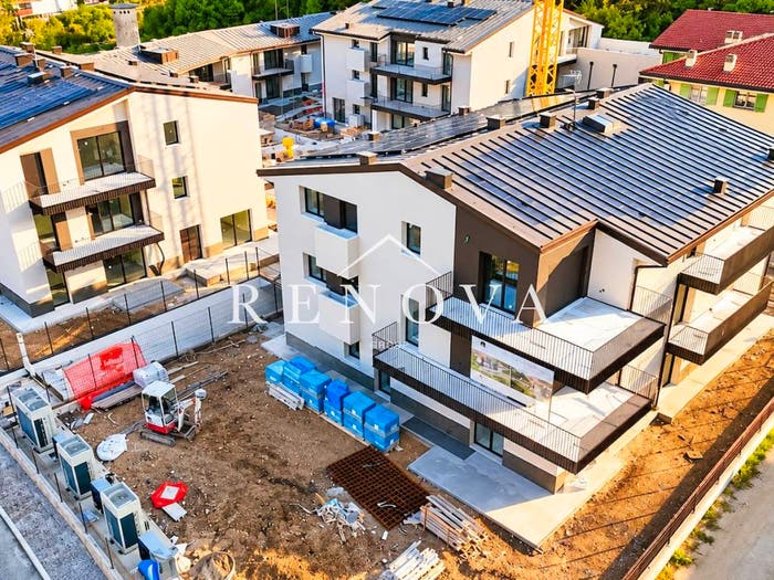 Appartamento trilocale in vendita in via Cà Brusà, Cavajon Veronese, Cavaion Veronese