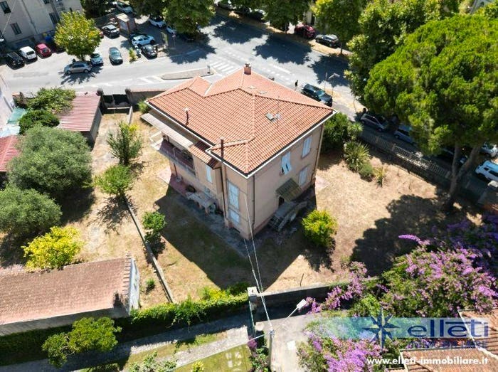 Casa con 6 locali in vendita in Centro, Massa