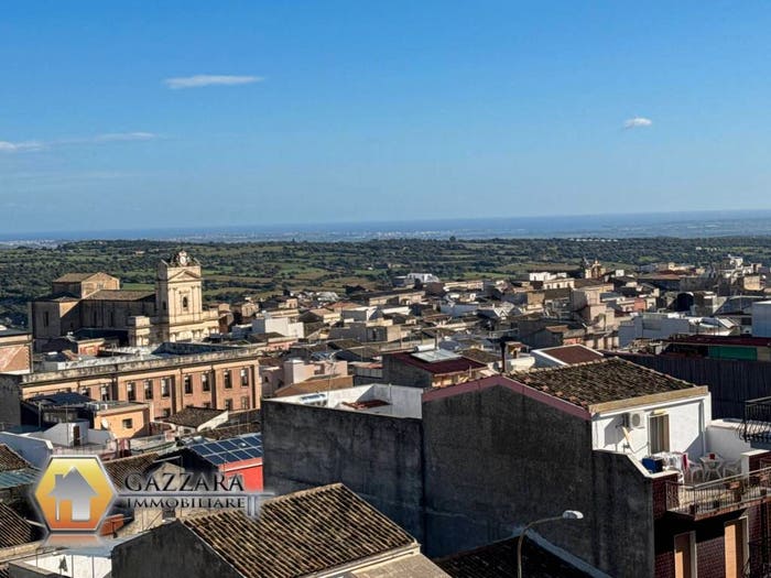 Casa con 6 locali in vendita in via Roma, Canicattini Bagni