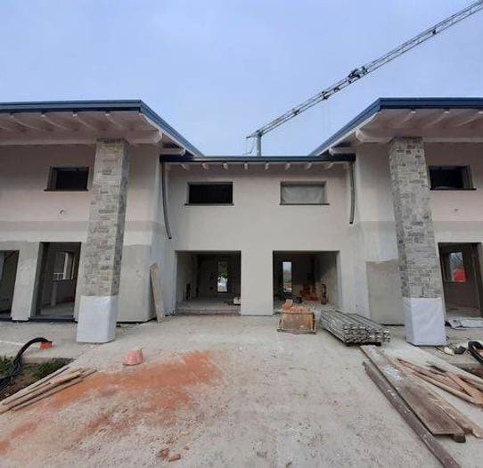 Casa con 5 locali in vendita in Via P Maroncelli, Abbiategrasso